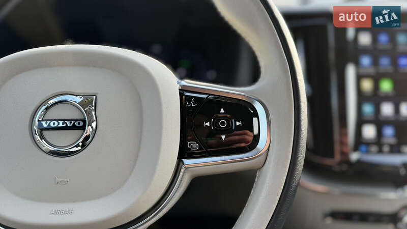 Внедорожник / Кроссовер Volvo XC60 2024 в Киеве