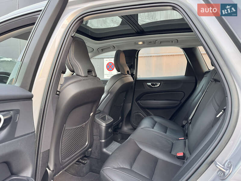 Внедорожник / Кроссовер Volvo XC60 2022 в Киеве