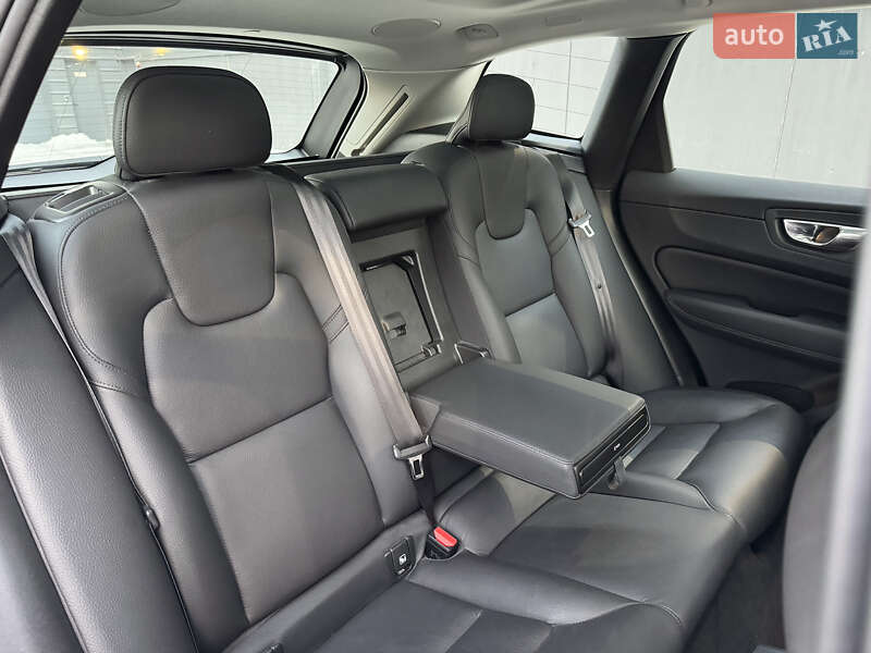 Внедорожник / Кроссовер Volvo XC60 2022 в Киеве