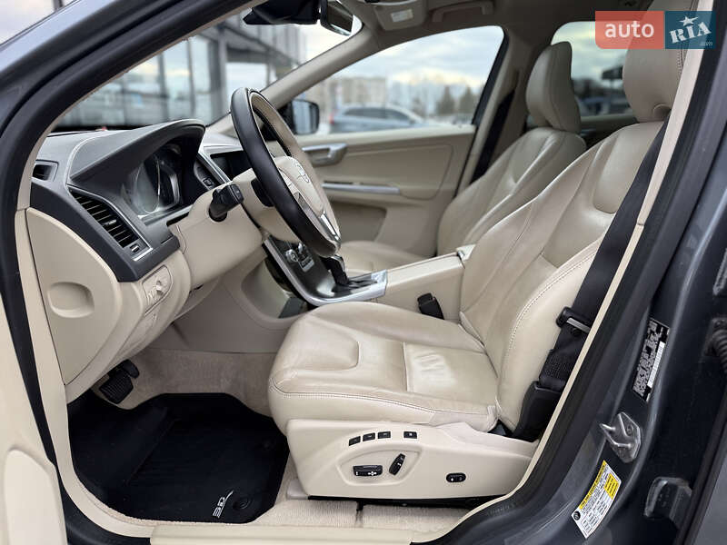 Внедорожник / Кроссовер Volvo XC60 2015 в Владимире