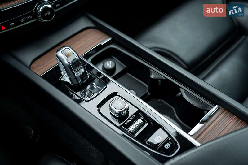 Внедорожник / Кроссовер Volvo XC60 2018 в Киеве фото 45 Внедорожник / Кроссовер Volvo XC60 2018 в Киеве