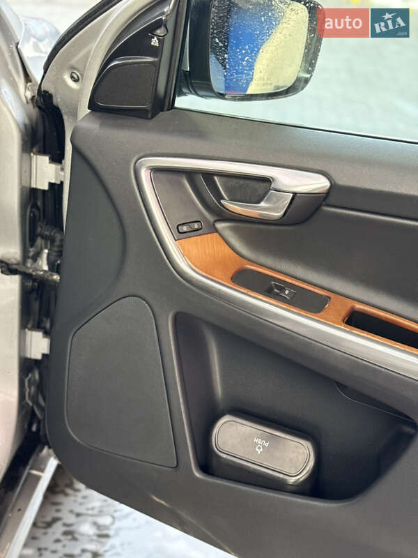 Внедорожник / Кроссовер Volvo XC60 2016 в Львове