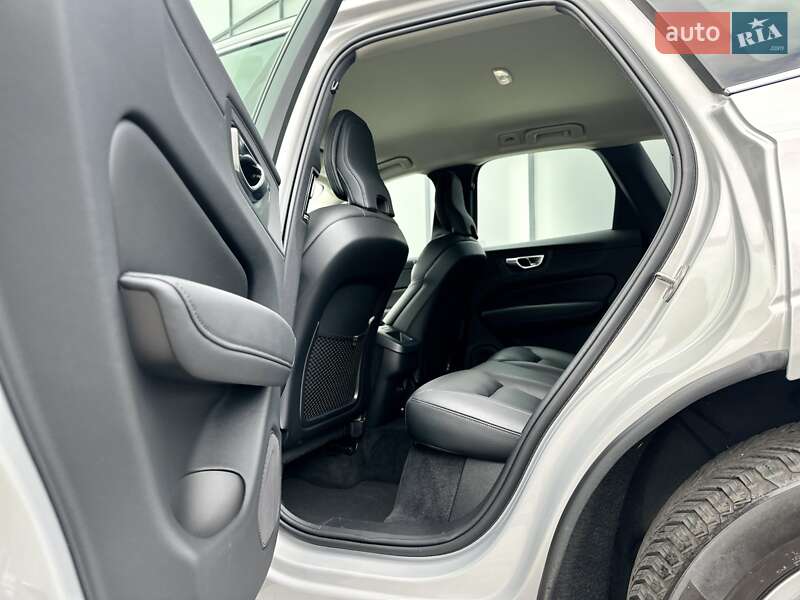 Внедорожник / Кроссовер Volvo XC60 2023 в Одессе