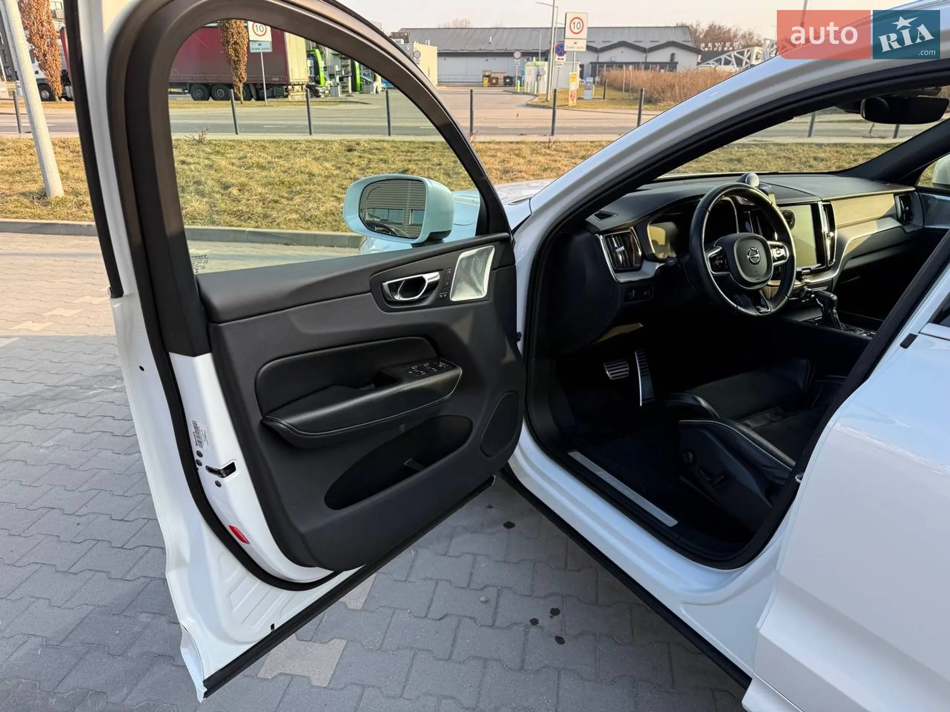 2018 Volvo XC60 - мініатюра 22
