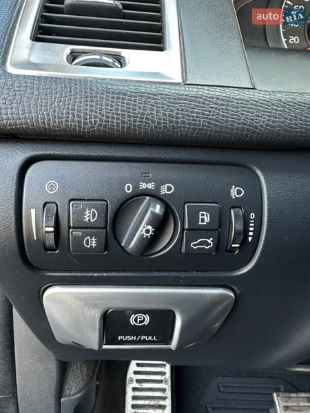 Внедорожник / Кроссовер Volvo XC60 2010 в Нововолынске