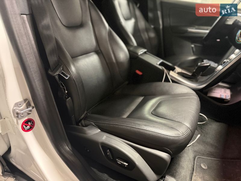 Внедорожник / Кроссовер Volvo XC60 2016 в Львове