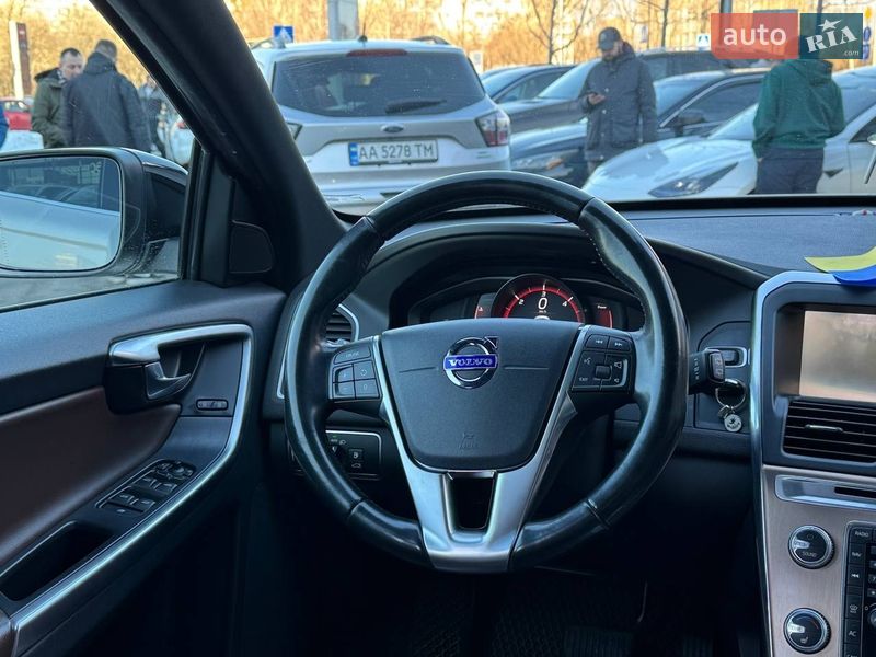 Внедорожник / Кроссовер Volvo XC60 2017 в Киеве