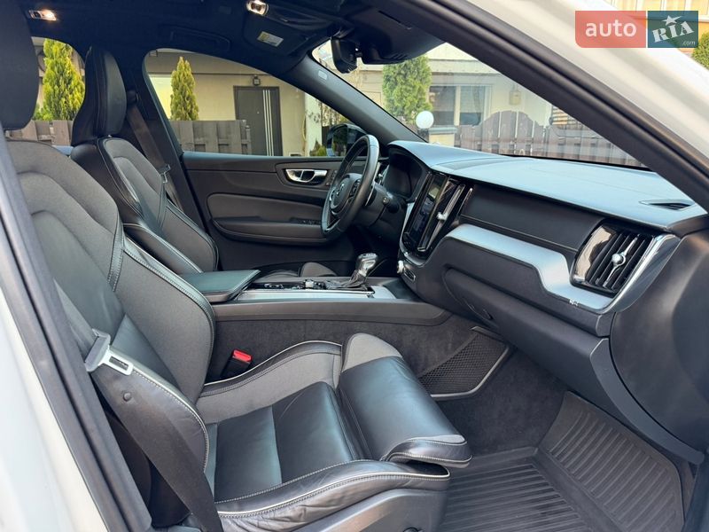 Внедорожник / Кроссовер Volvo XC60 2019 в Львове