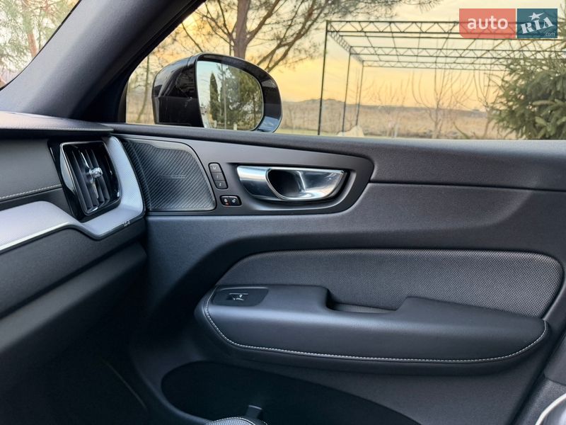 Внедорожник / Кроссовер Volvo XC60 2019 в Львове