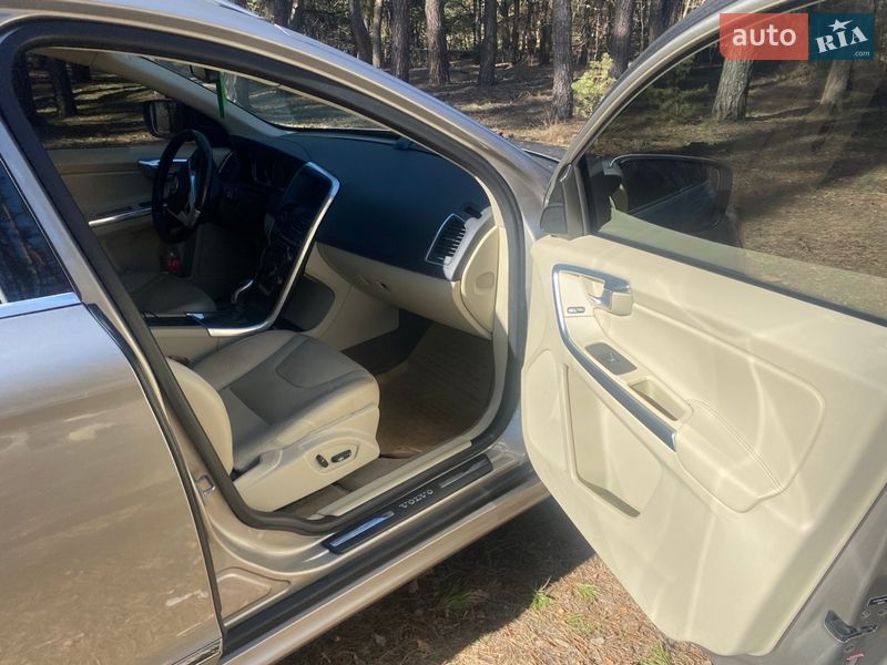 Внедорожник / Кроссовер Volvo XC60 2014 в Киеве