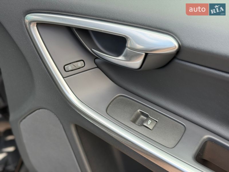 Внедорожник / Кроссовер Volvo XC60 2016 в Ровно фото 40 Внедорожник / Кроссовер Volvo XC60 2016 в Ровно