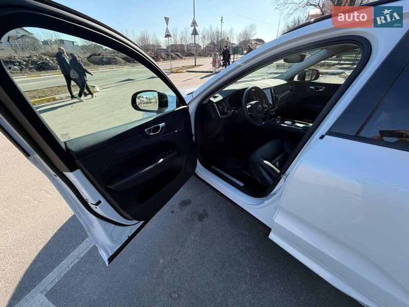Внедорожник / Кроссовер Volvo XC60 2024 в Киеве
