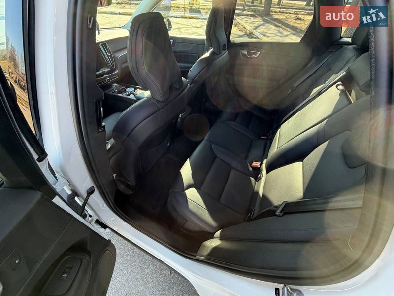 Внедорожник / Кроссовер Volvo XC60 2024 в Киеве