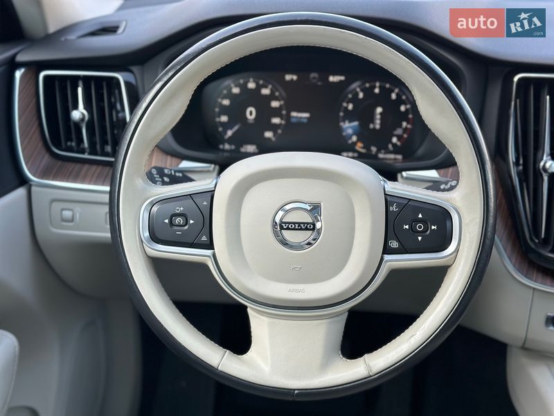 Позашляховик / Кросовер Volvo XC60 2020 в Луцьку