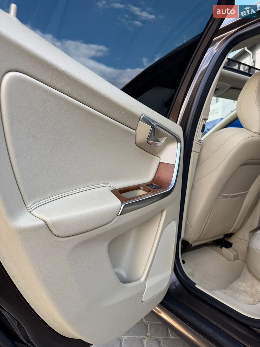 Volvo XC60 2014 VIN YV1DZ73CDF2636918 фото оголошення 21 з 51