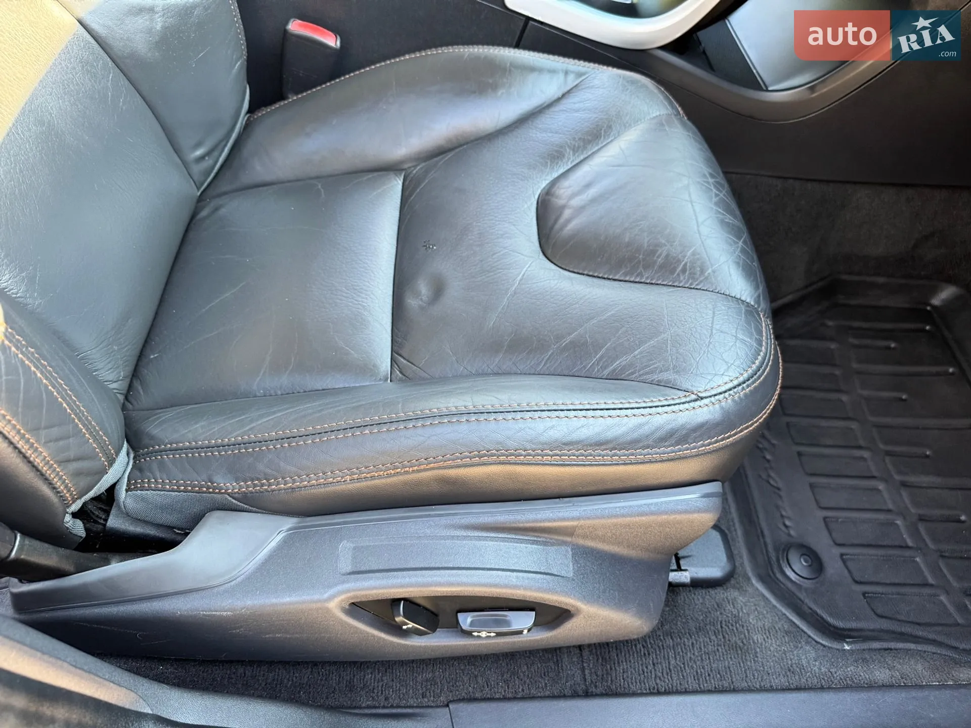 VOLVO XC60 2011 VIN YV4902DZ4B2185458 фото оголошення 37 з 61