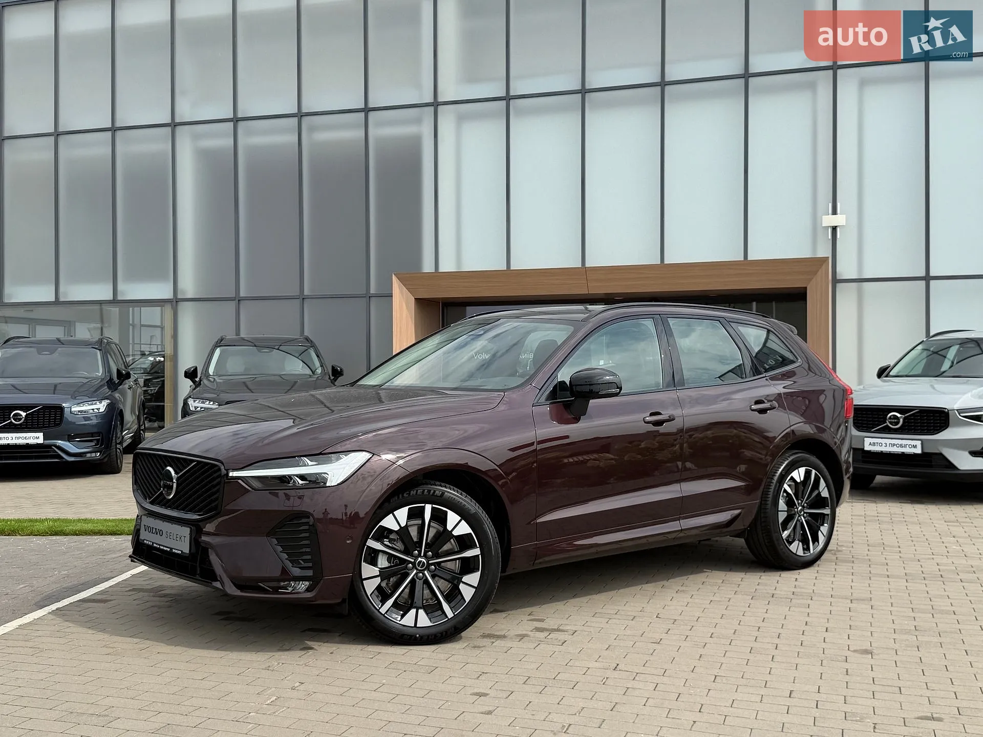2025 Volvo XC60 - фото 1