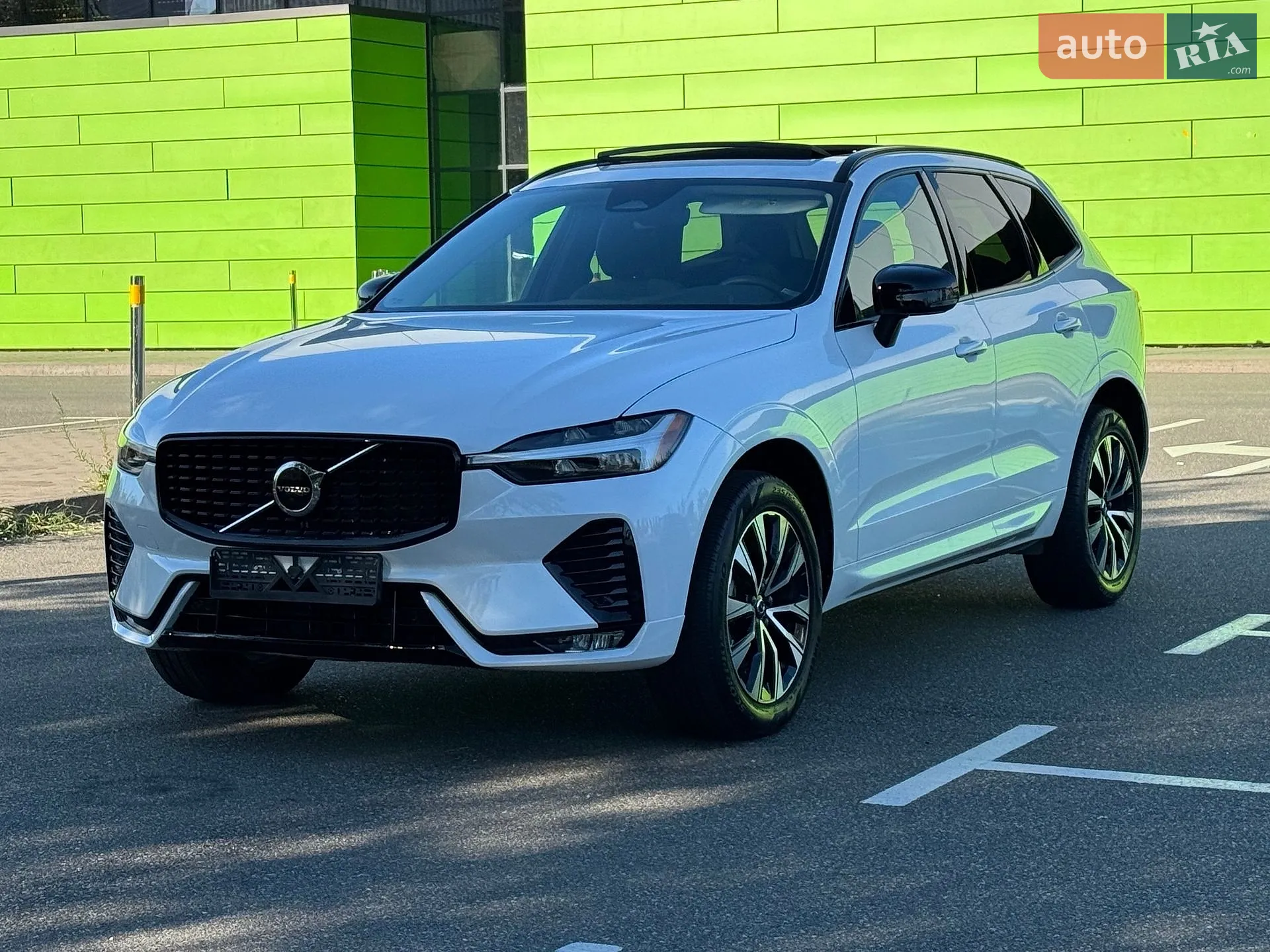 2023 Volvo XC60 - фото 1