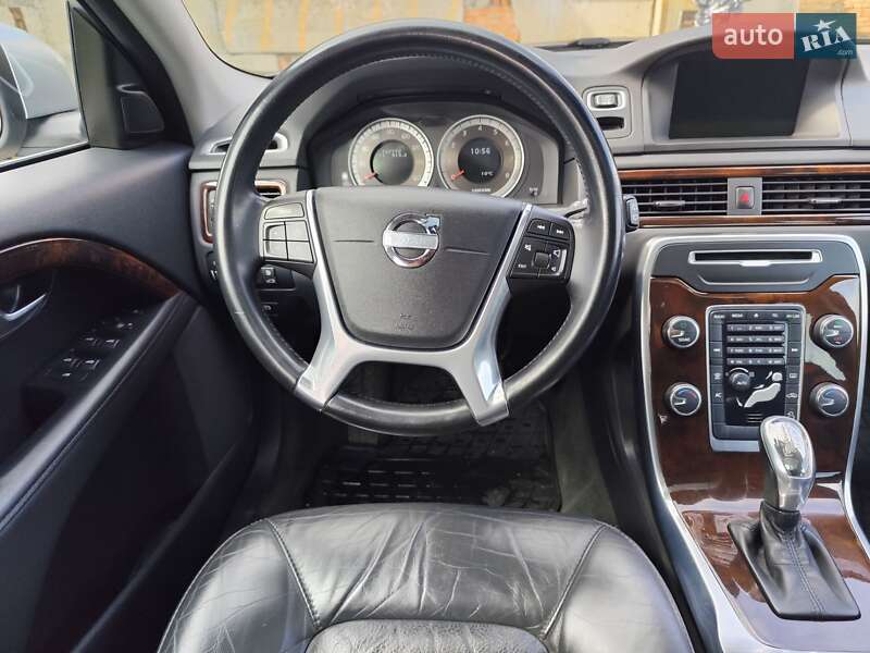 Универсал Volvo XC70 2013 в Киеве