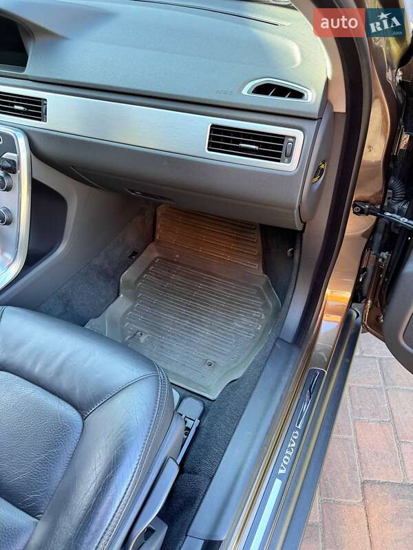 Универсал Volvo XC70 2013 в Звягеле