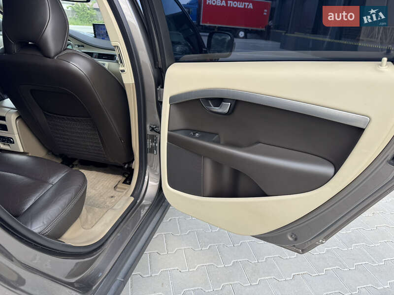Универсал Volvo XC70 2010 в Житомире