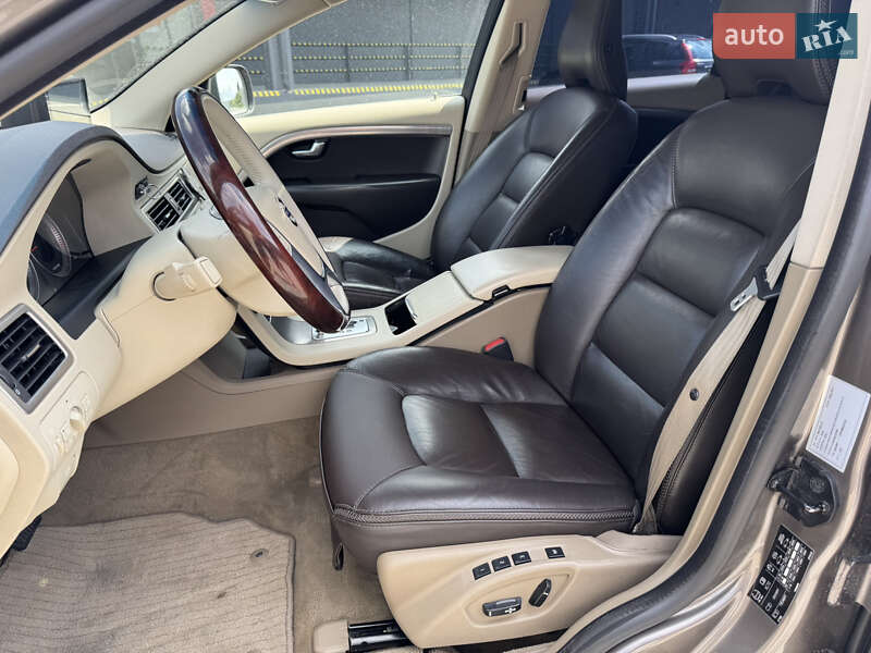Универсал Volvo XC70 2010 в Житомире