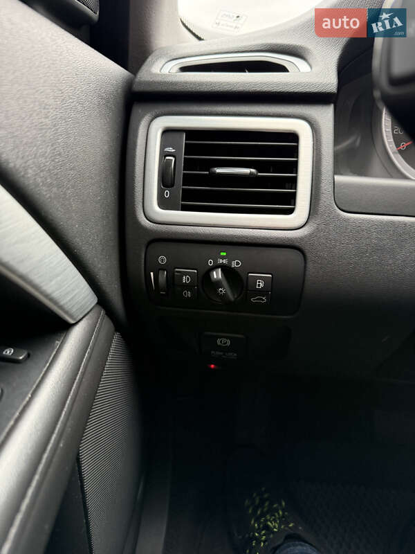 Универсал Volvo XC70 2013 в Киеве фото 7 Универсал Volvo XC70 2013 в Киеве