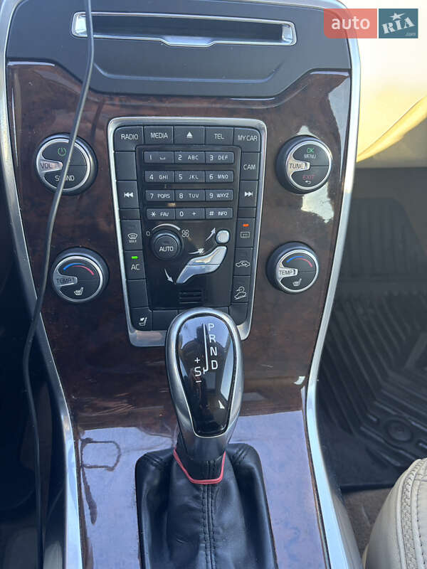 Универсал Volvo XC70 2013 в Обухове