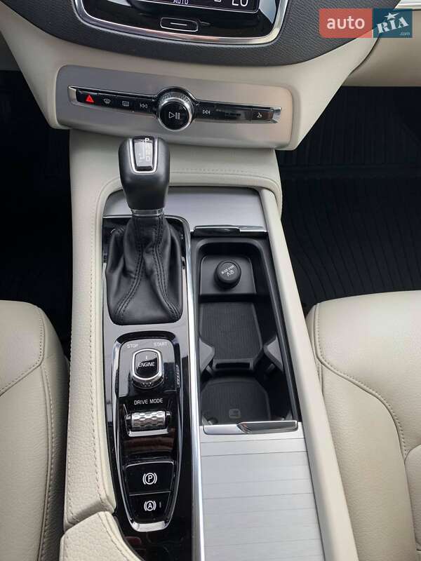 Внедорожник / Кроссовер Volvo XC90 2015 в Киеве
