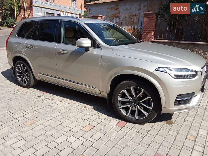 Внедорожник / Кроссовер Volvo XC90 2017 в 