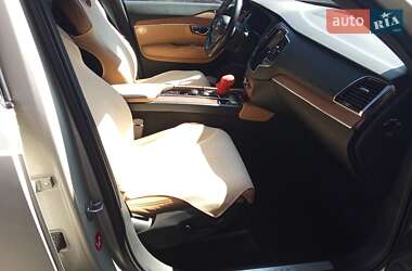 Внедорожник / Кроссовер Volvo XC90 2017 в 