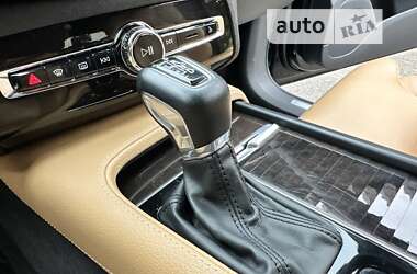 Позашляховик / Кросовер Volvo XC90 2019 в 
