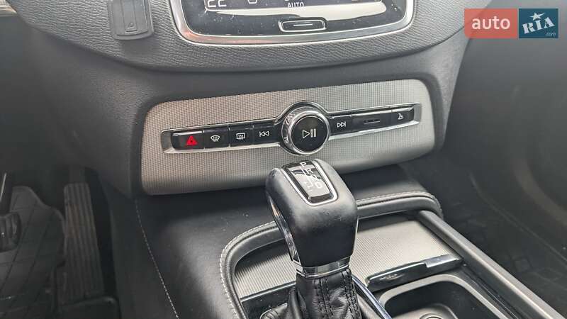 Внедорожник / Кроссовер Volvo XC90 2016 в Снятине