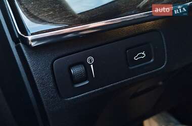 Внедорожник / Кроссовер Volvo XC90 2015 в 