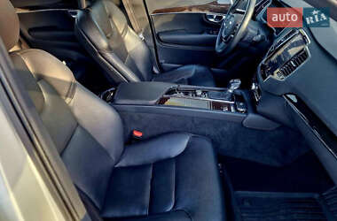 Внедорожник / Кроссовер Volvo XC90 2017 в 