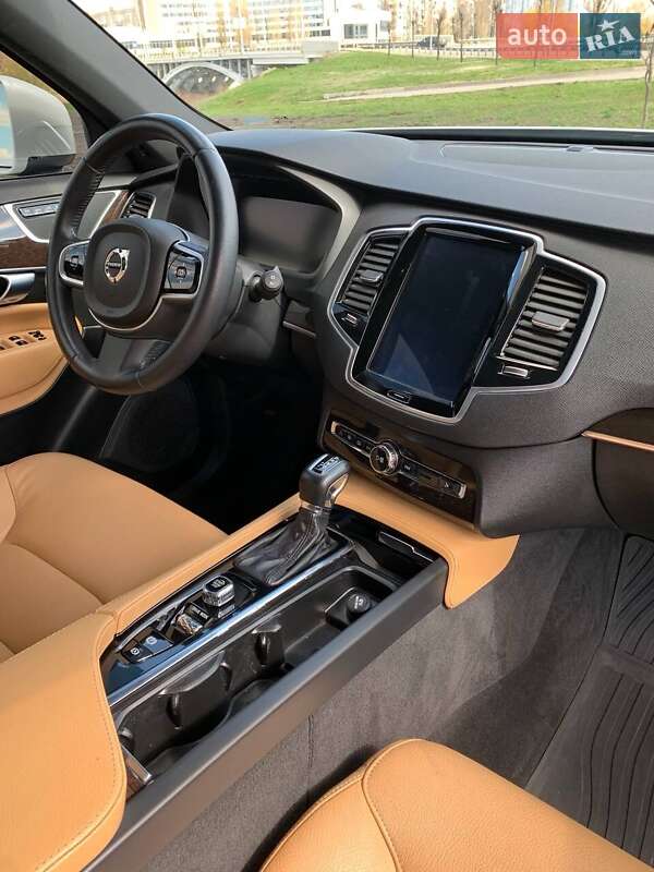 Внедорожник / Кроссовер Volvo XC90 2018 в 