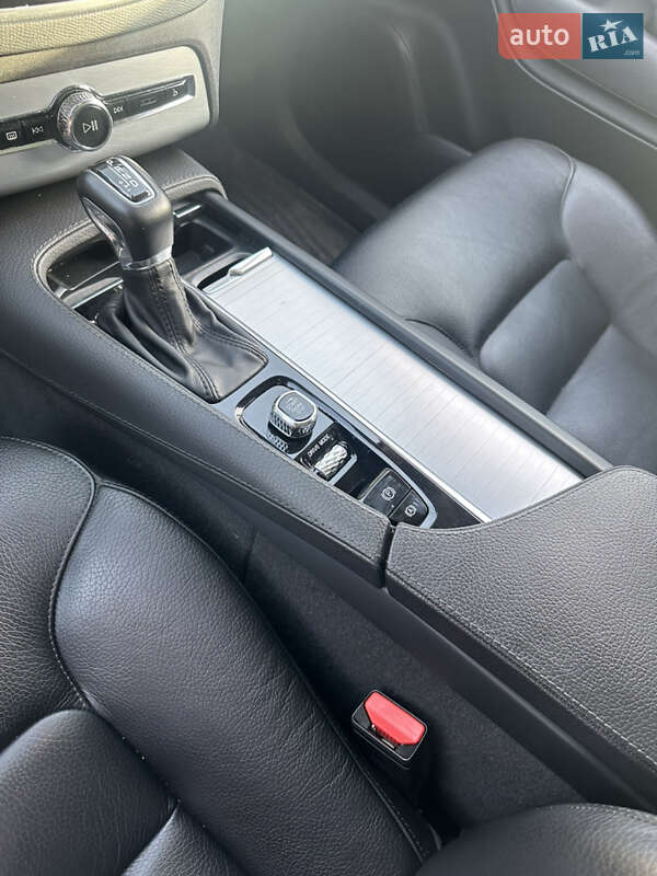 Внедорожник / Кроссовер Volvo XC90 2018 в Черновцах