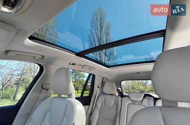 Внедорожник / Кроссовер Volvo XC90 2020 в 