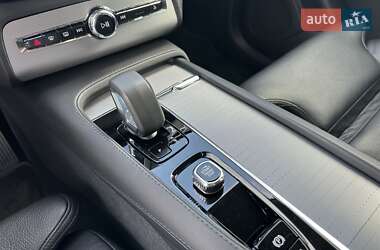 Внедорожник / Кроссовер Volvo XC90 2022 в 