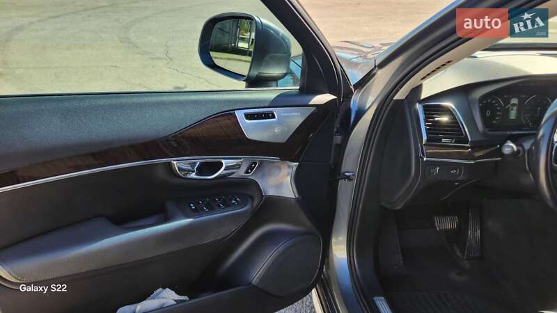 Внедорожник / Кроссовер Volvo XC90 2015 в Сваляве