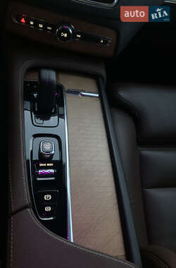 Внедорожник / Кроссовер Volvo XC90 2020 в 