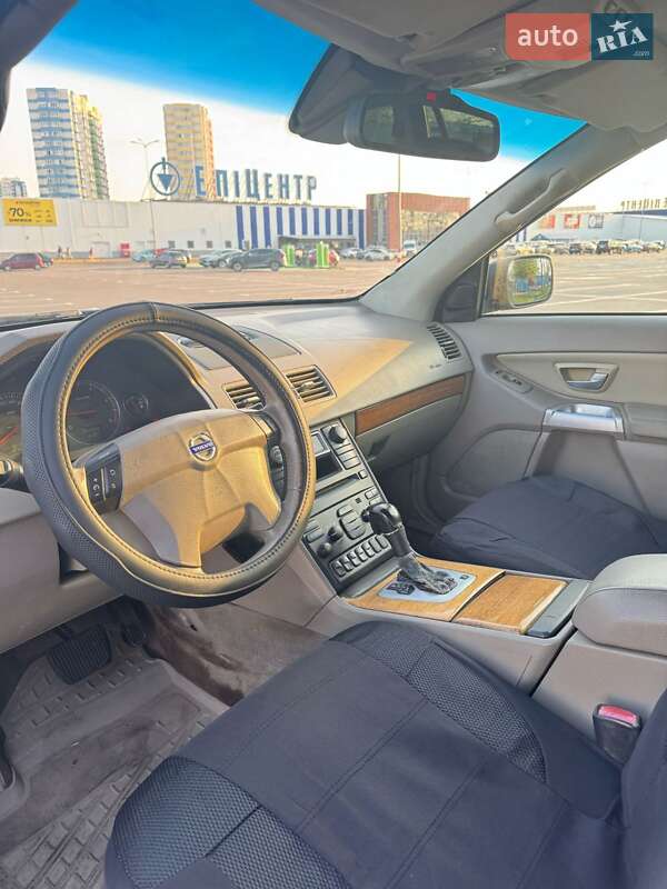 Volvo XC90 2004