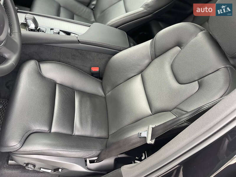 Внедорожник / Кроссовер Volvo XC90 2022 в Киеве