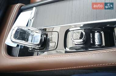 Позашляховик / Кросовер Volvo XC90 2020 в 