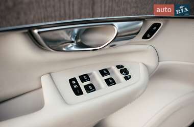 Внедорожник / Кроссовер Volvo XC90 2022 в 