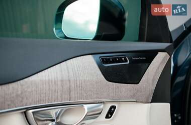 Внедорожник / Кроссовер Volvo XC90 2022 в 