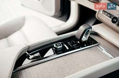 Внедорожник / Кроссовер Volvo XC90 2022 в 