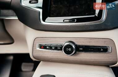 Внедорожник / Кроссовер Volvo XC90 2022 в 
