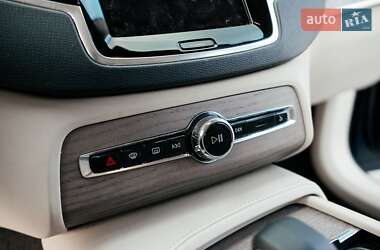 Внедорожник / Кроссовер Volvo XC90 2022 в 