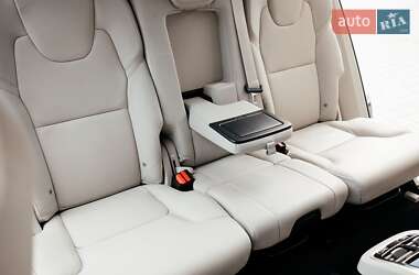 Внедорожник / Кроссовер Volvo XC90 2022 в 